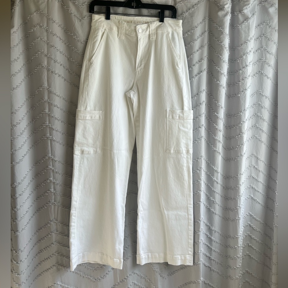 Like-New American Eagle White Cargo Jeans